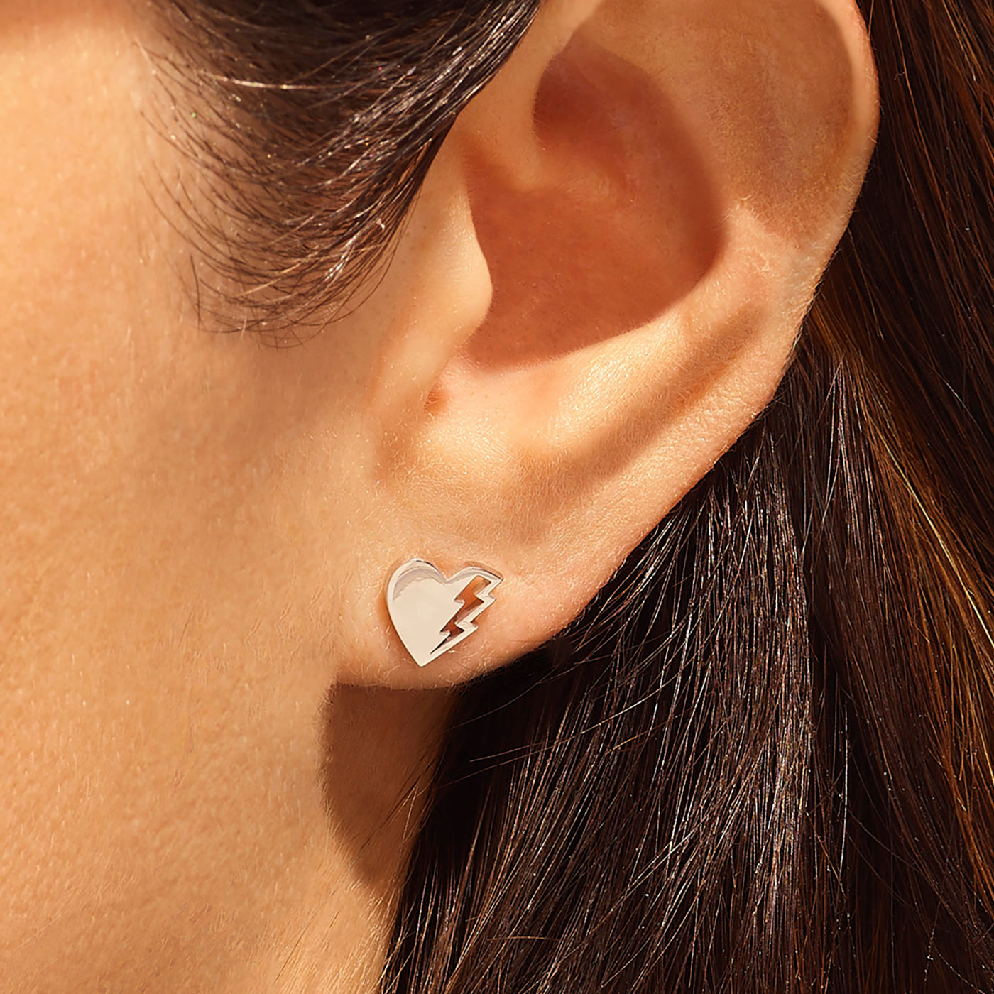Boucle d'oreille droite Lovetag